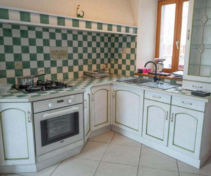 Nous concevons et installons des placards sur mesure.